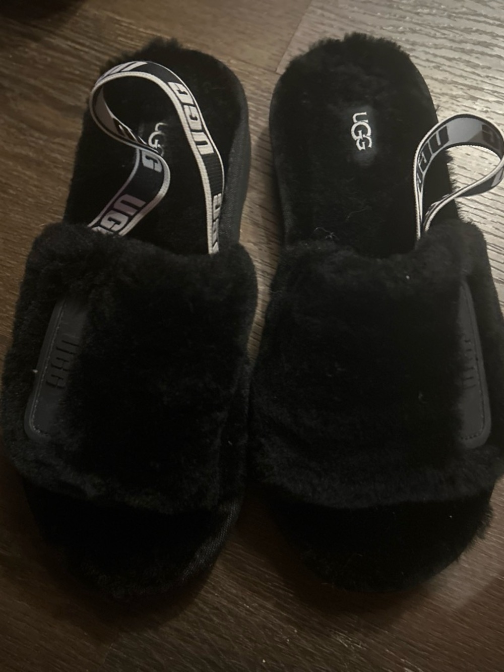 UGG Women’s Black Fluff Logo Strap Slide Sandals